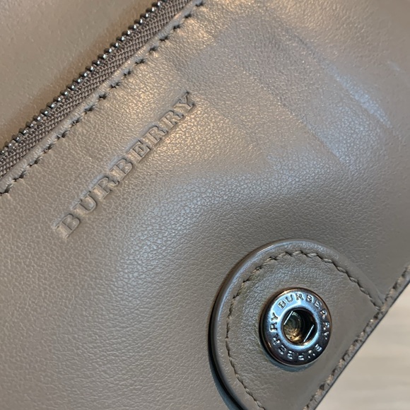 Burberry Chalk Pink Embossed Crest Leather Card Coin Wallet - Picture 7 of 17